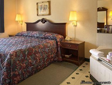 Rodeway Inn Florence - Cincinnati South Room photo